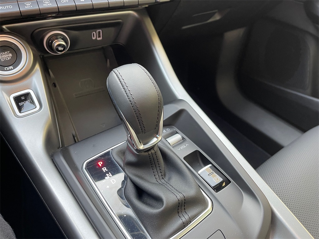 Vehicle image 18 of 20