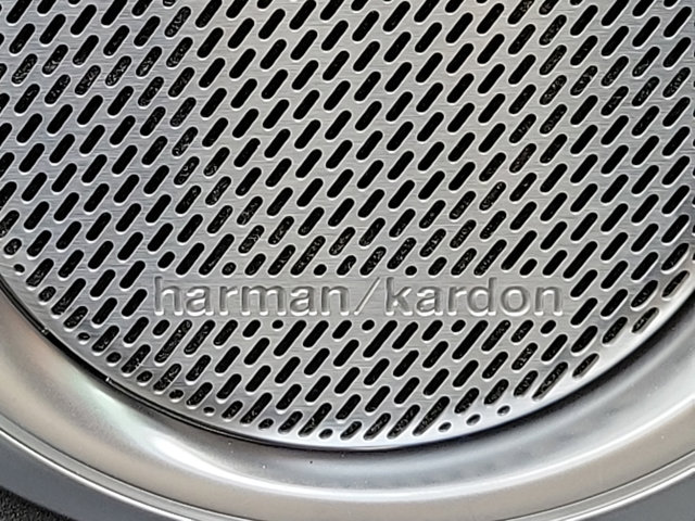 Vehicle image 15 of 19