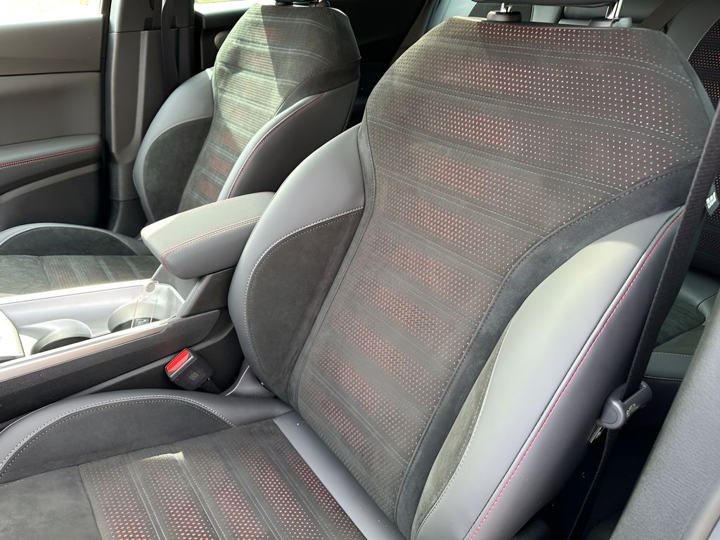 Vehicle image 11 of 21