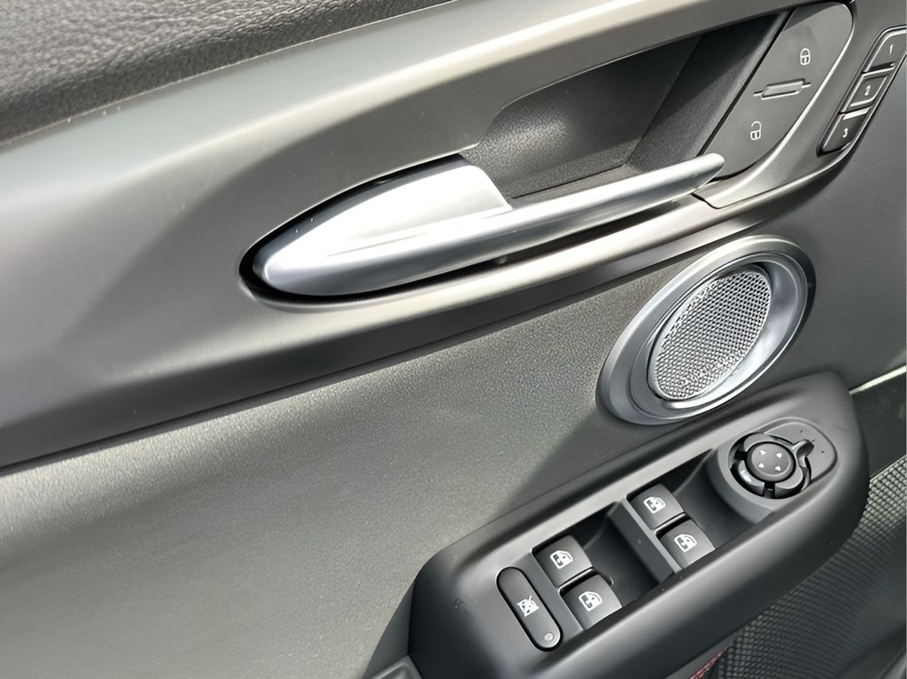 Vehicle image 15 of 21