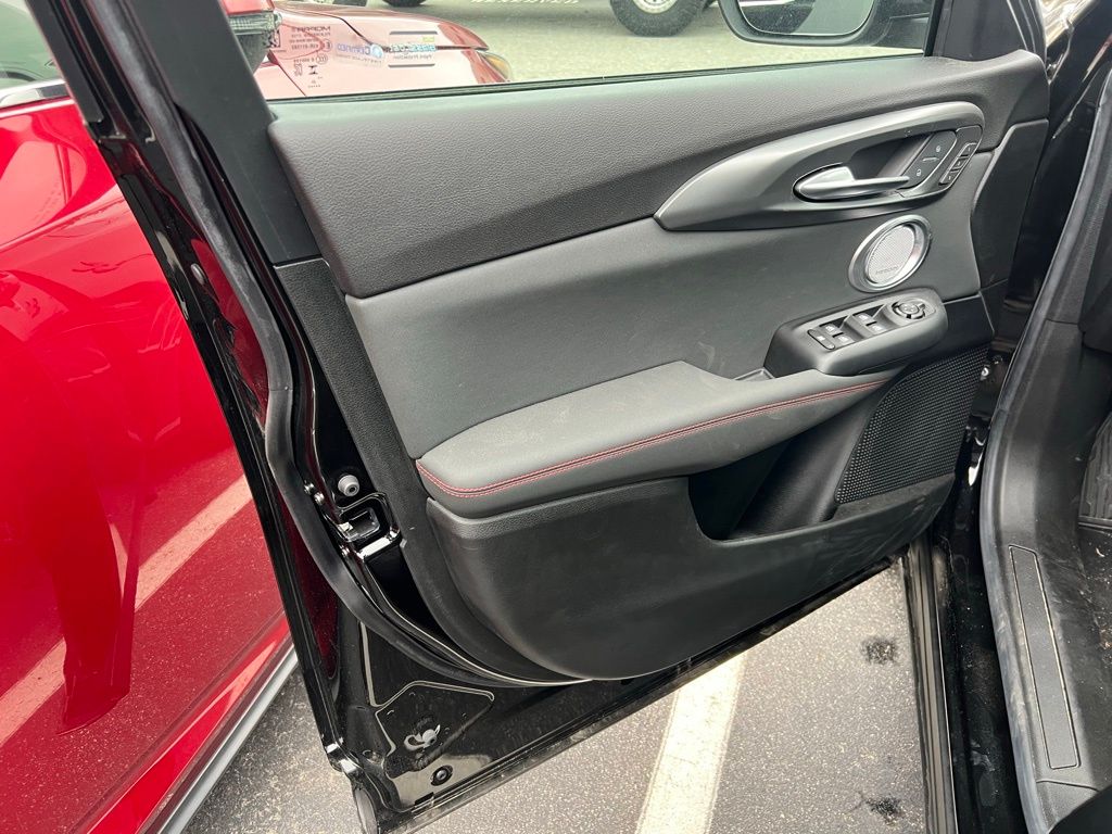 Vehicle image 10 of 24