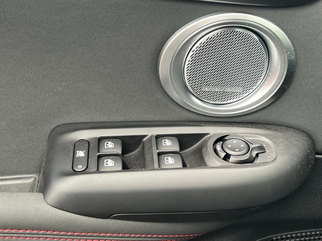 Vehicle image 11 of 24