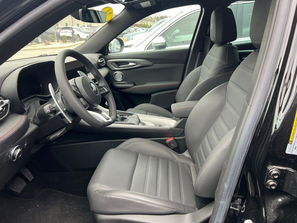 Vehicle image 7 of 24