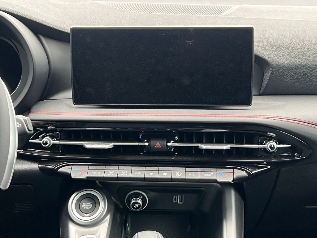Vehicle image 17 of 24