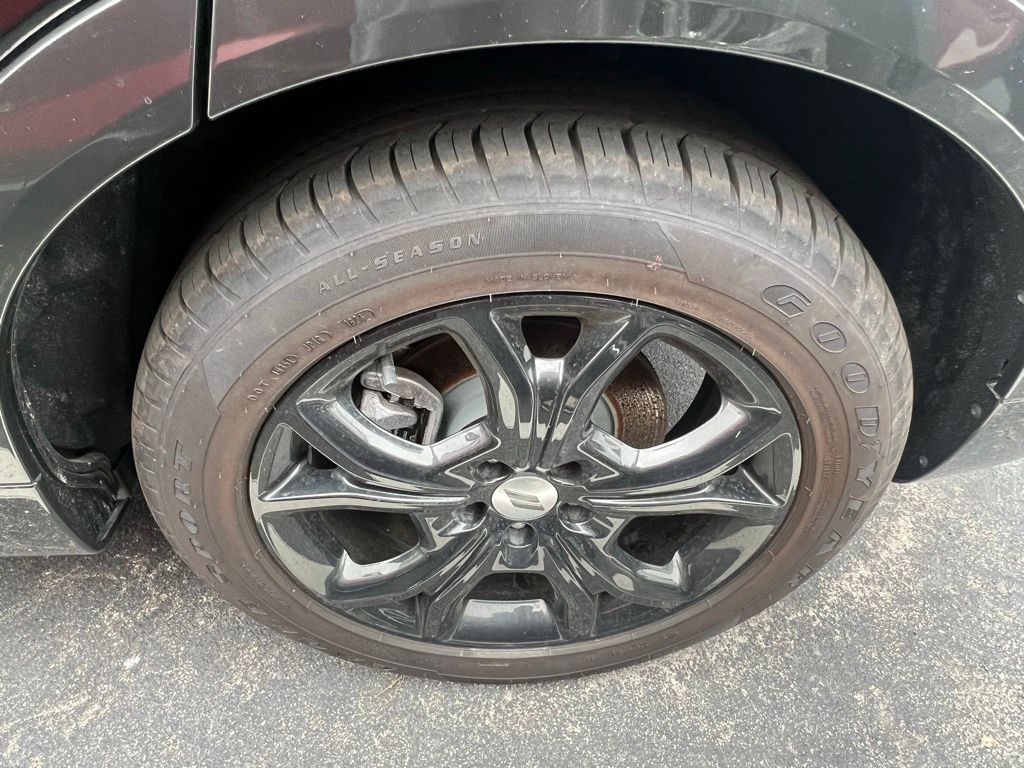 Vehicle image 21 of 24