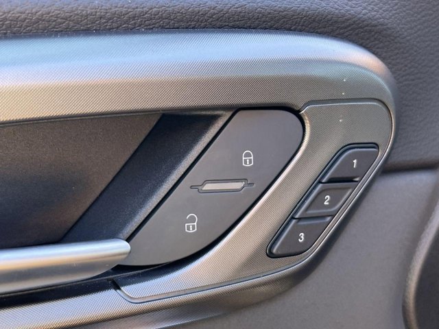 Vehicle image 21 of 24
