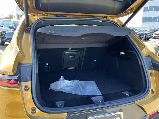 Vehicle image 17 of 24