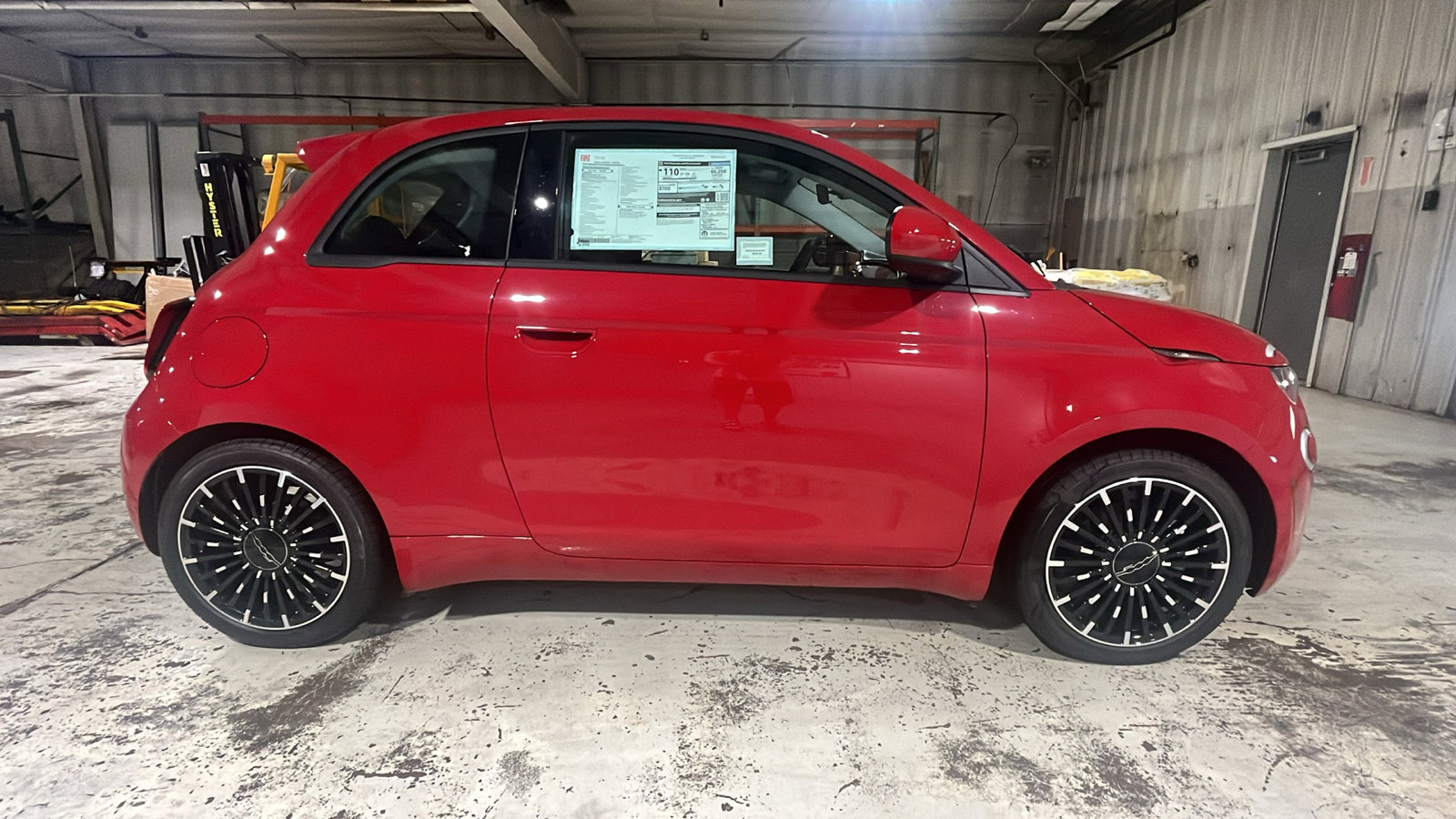 2024 FIAT 500e INSPI(RED) Image 6 of 15