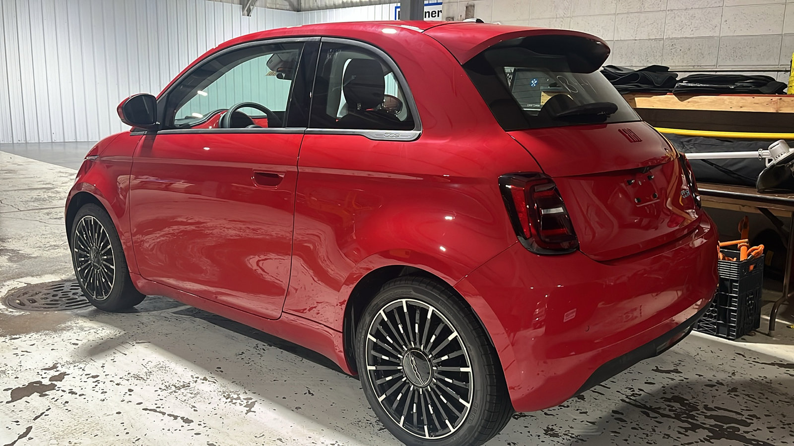 2024 FIAT 500e INSPI(RED) Image 3 of 15