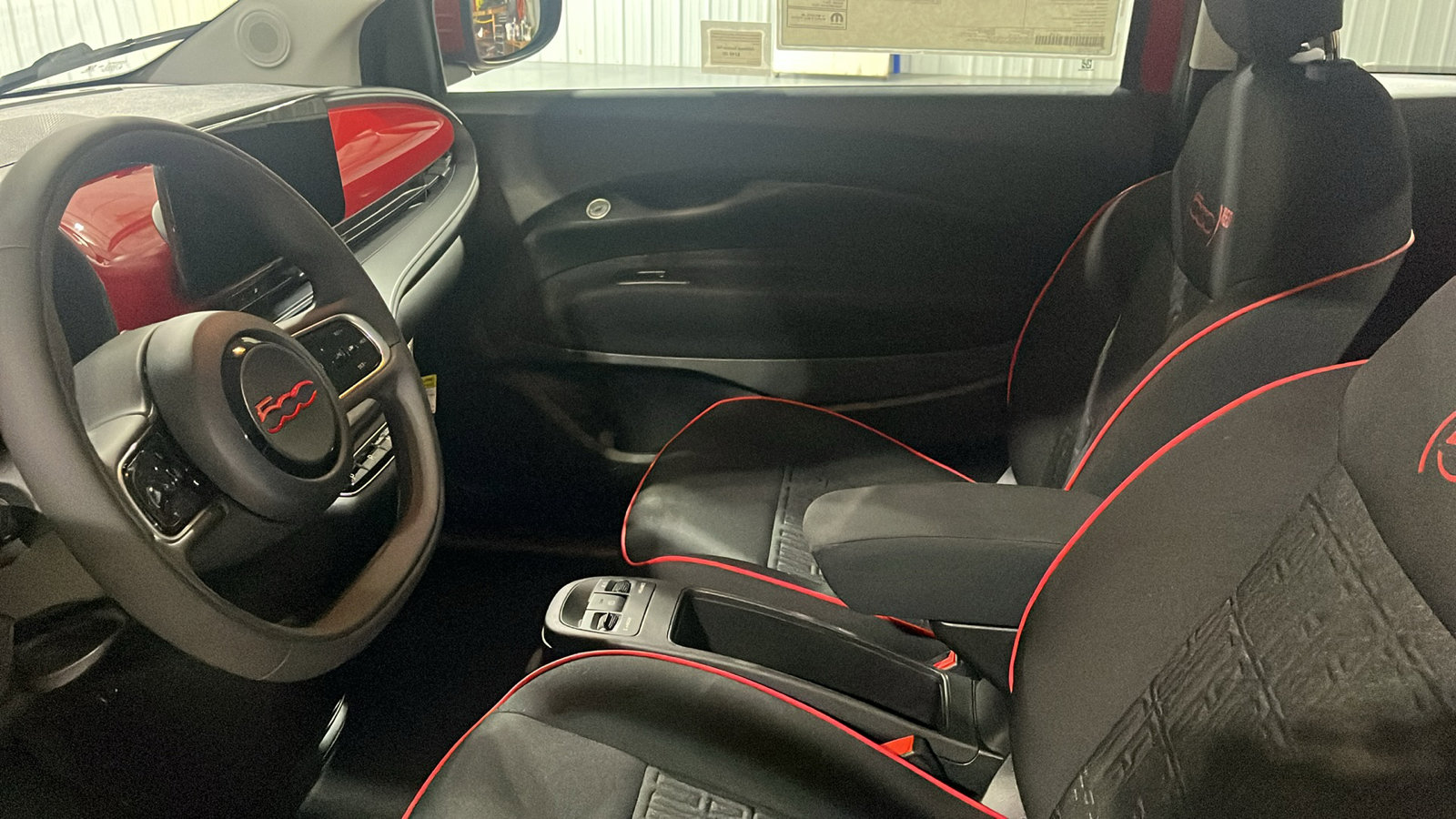 2024 FIAT 500e INSPI(RED) Image 14 of 15