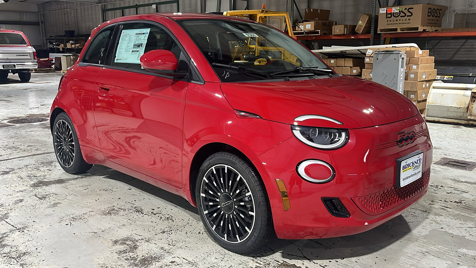 2024 FIAT 500e INSPI(RED) Image 7 of 15
