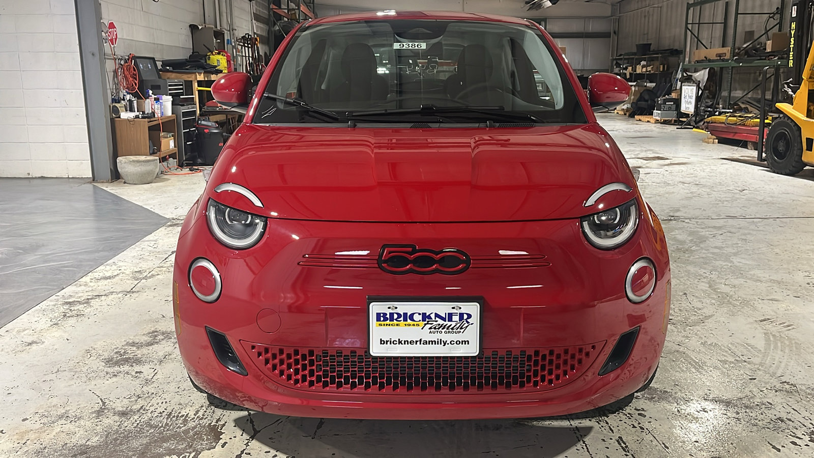 2024 FIAT 500e INSPI(RED) Image 8 of 15
