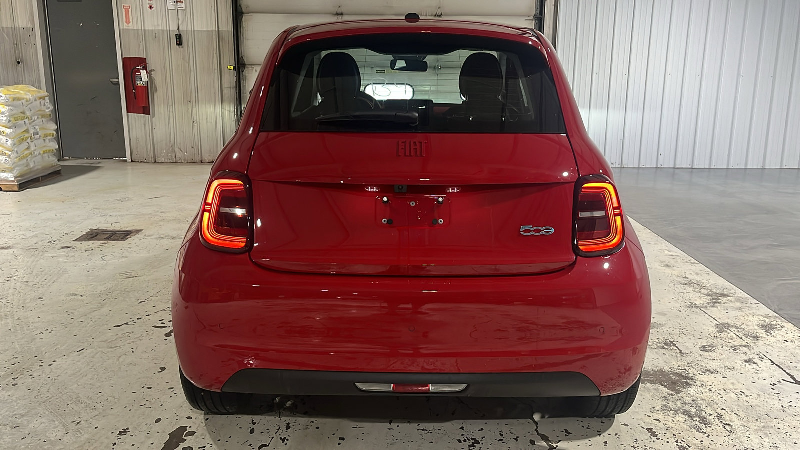 2024 FIAT 500e INSPI(RED) Image 4 of 15
