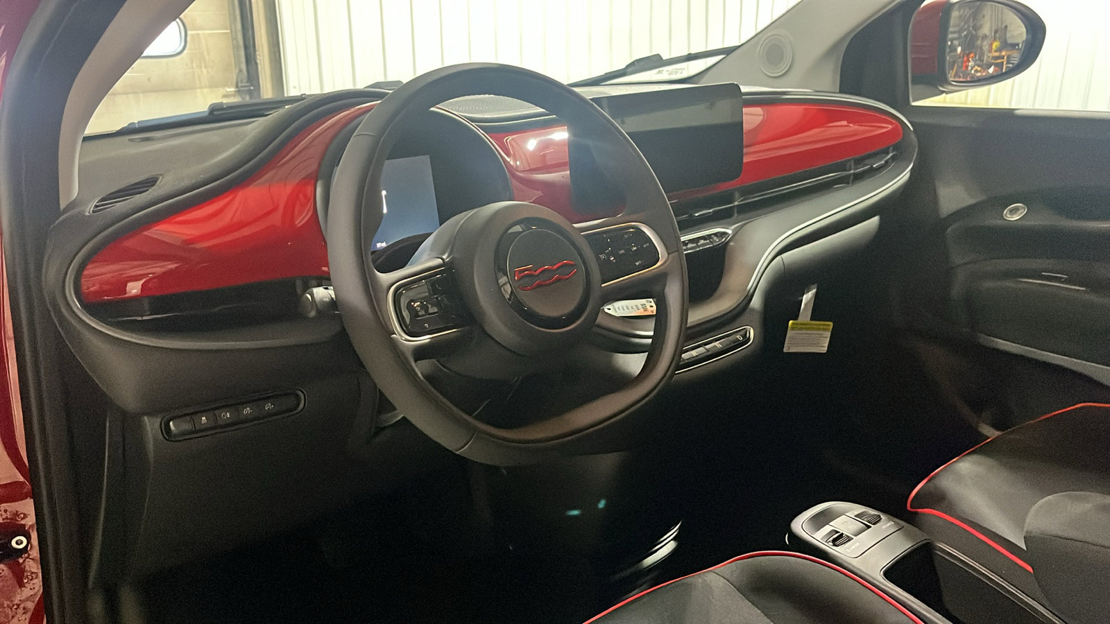 2024 FIAT 500e INSPI(RED) Image 11 of 15