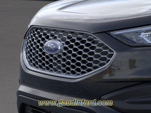 Vehicle image 21 of 23