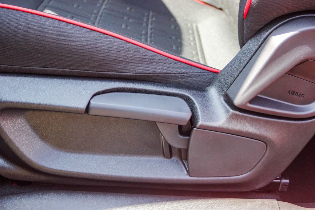 Vehicle image 26 of 28