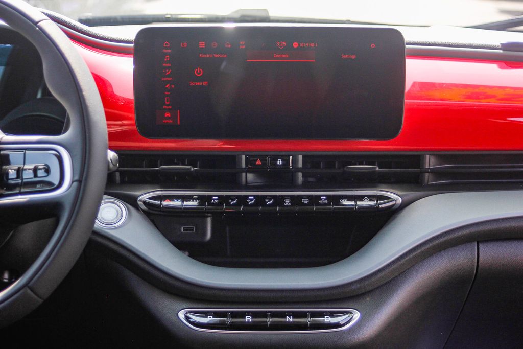 Vehicle image 22 of 28