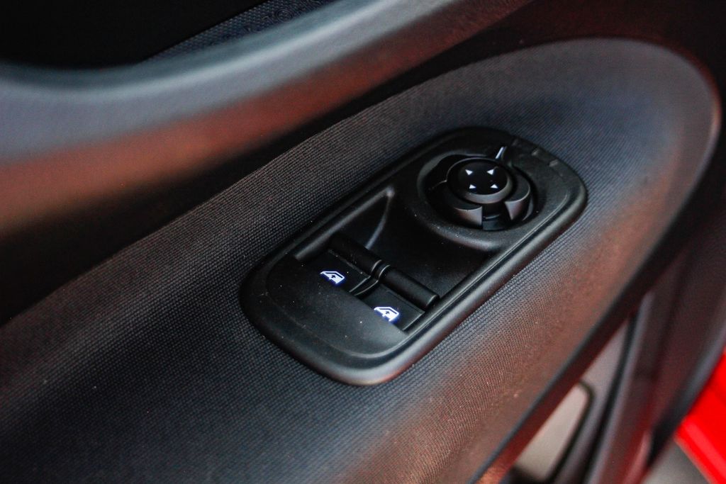 Vehicle image 27 of 28