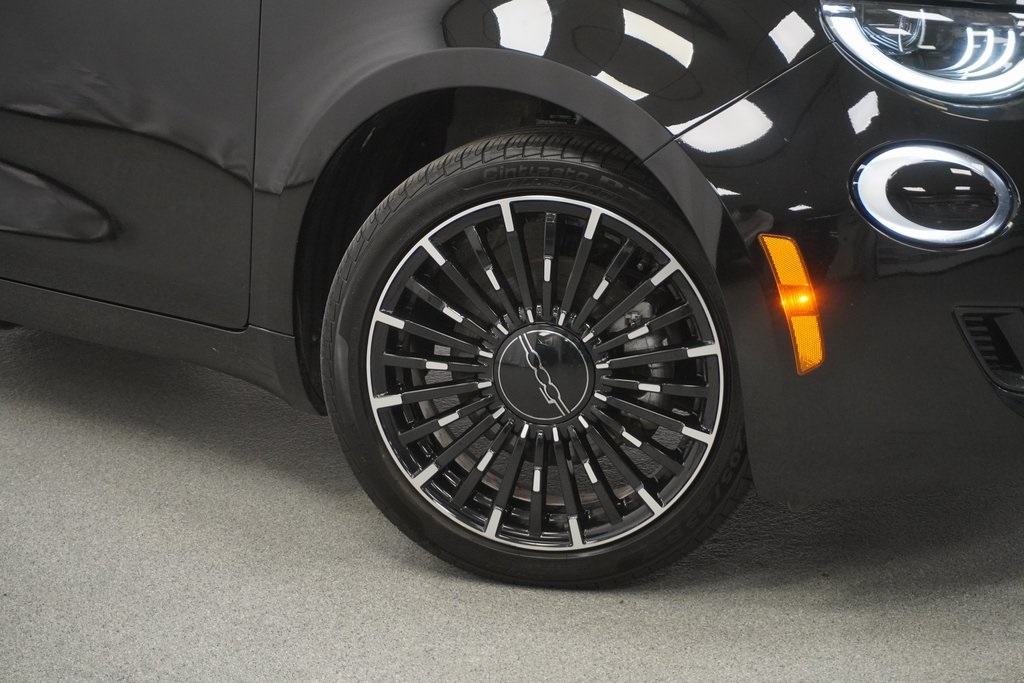 Vehicle image 14 of 37