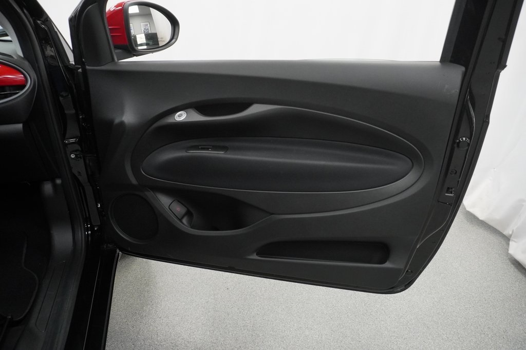 Vehicle image 33 of 37