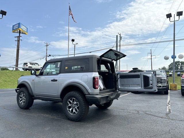 Vehicle image 27 of 30