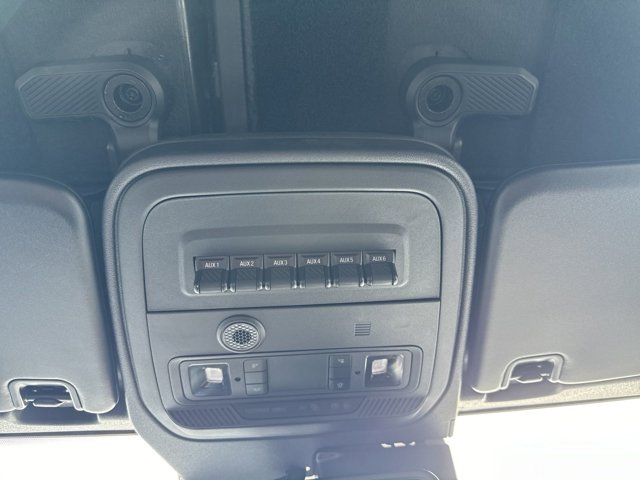 Vehicle image 17 of 30