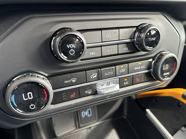 Vehicle image 21 of 30