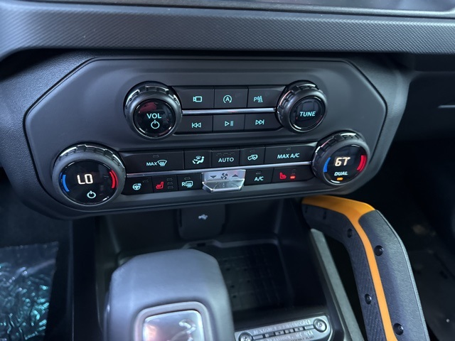Vehicle image 14 of 18