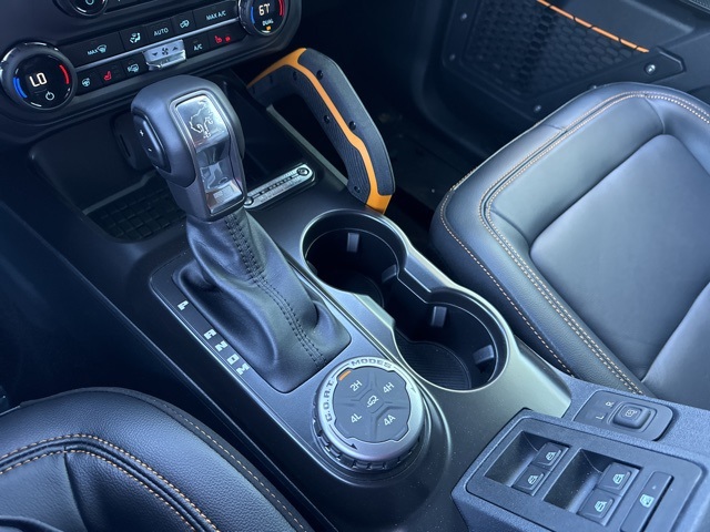 Vehicle image 15 of 18