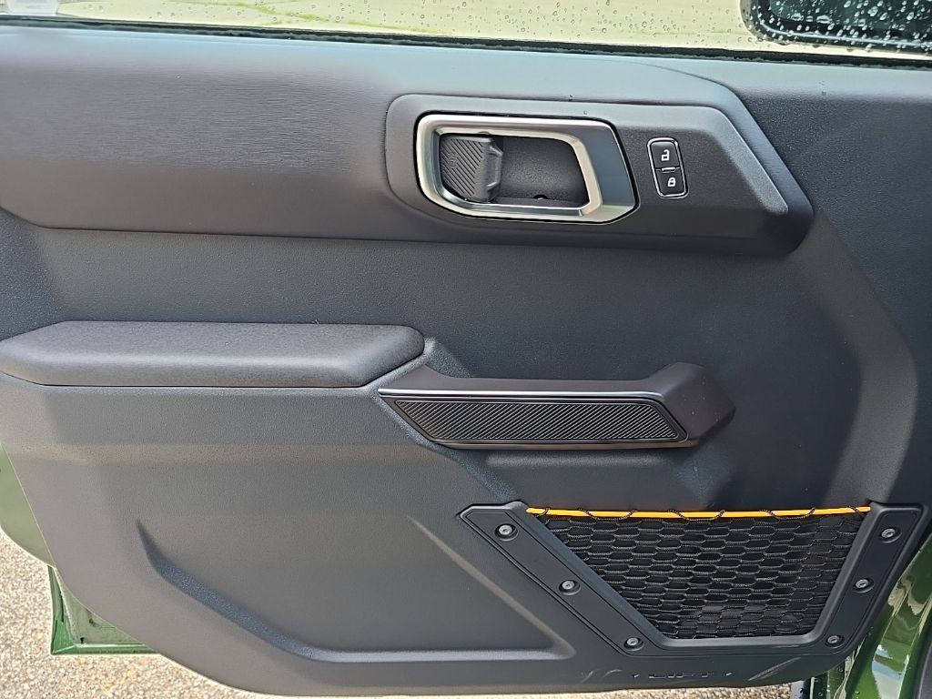 Vehicle image 35 of 40