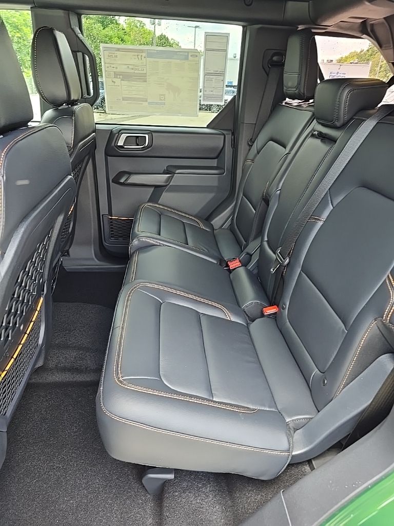 Vehicle image 33 of 40