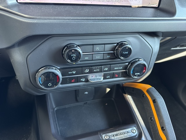 Vehicle image 14 of 18