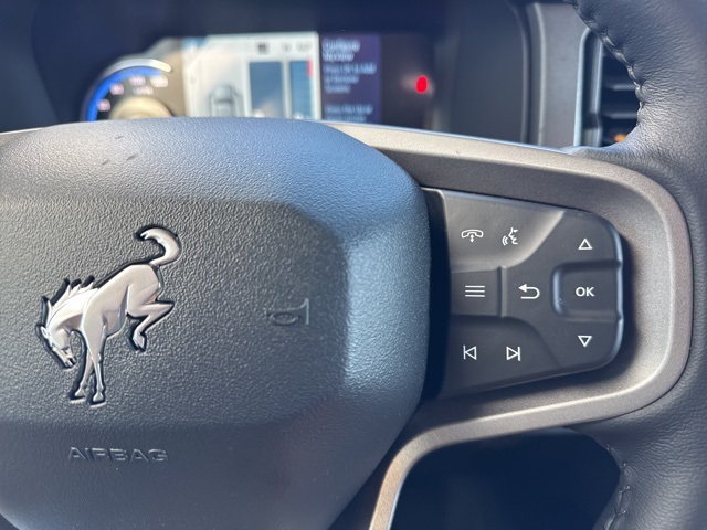 Vehicle image 17 of 18