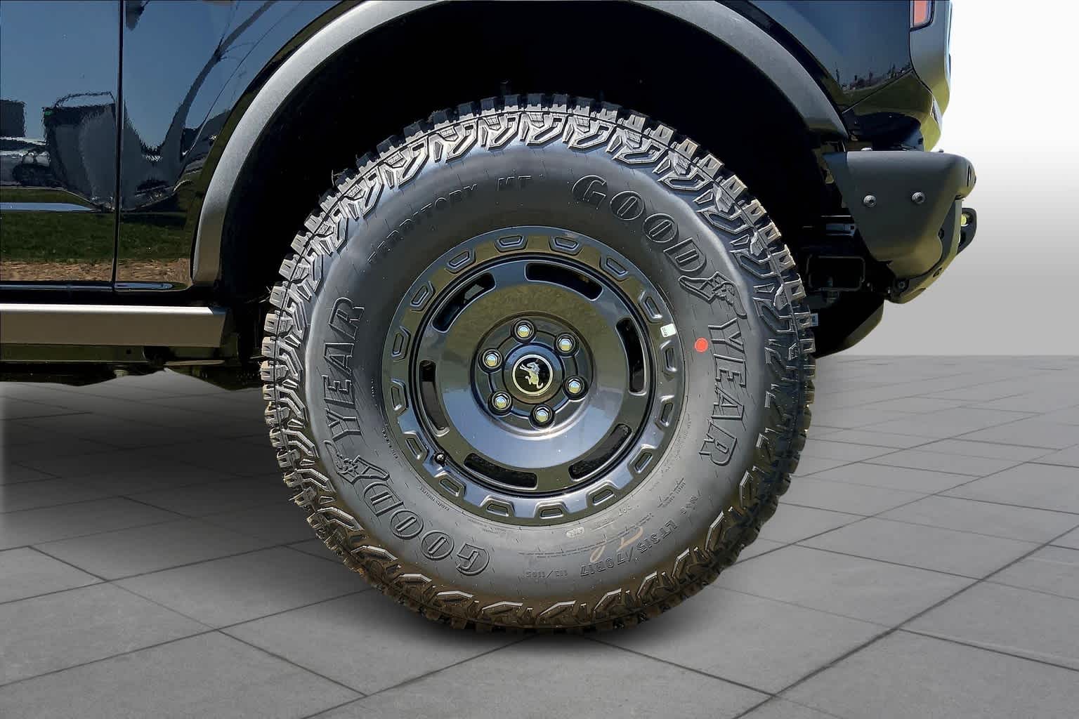 Vehicle image 11 of 16