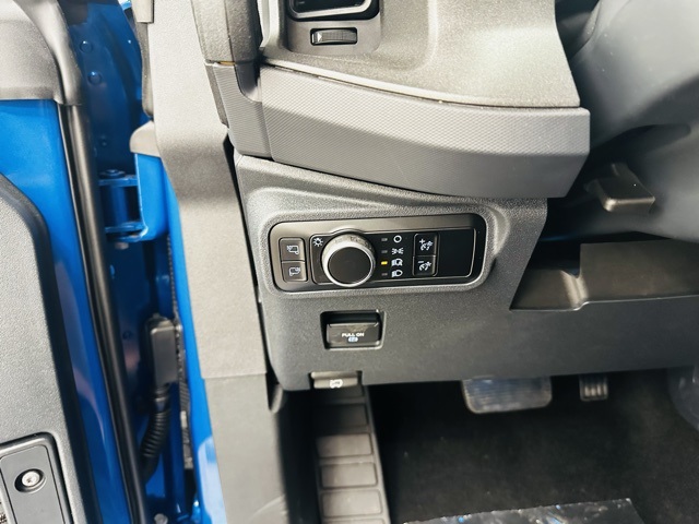 Vehicle image 39 of 43