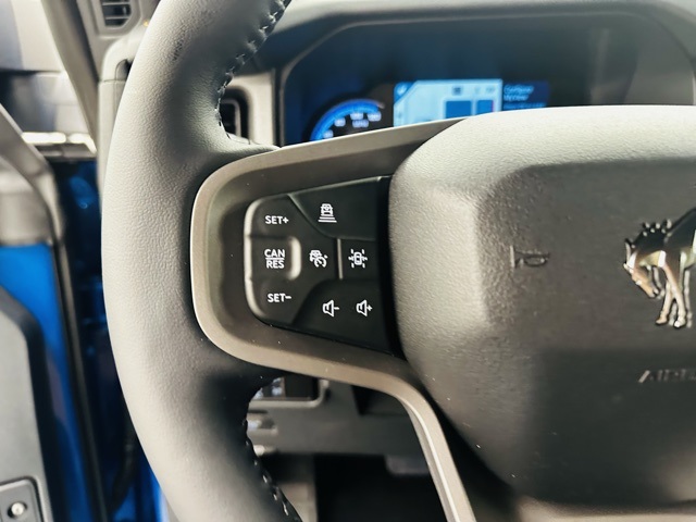 Vehicle image 37 of 43