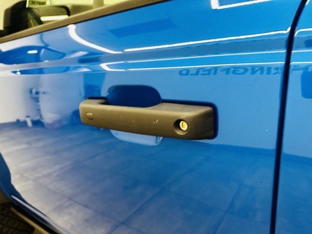 Vehicle image 25 of 43
