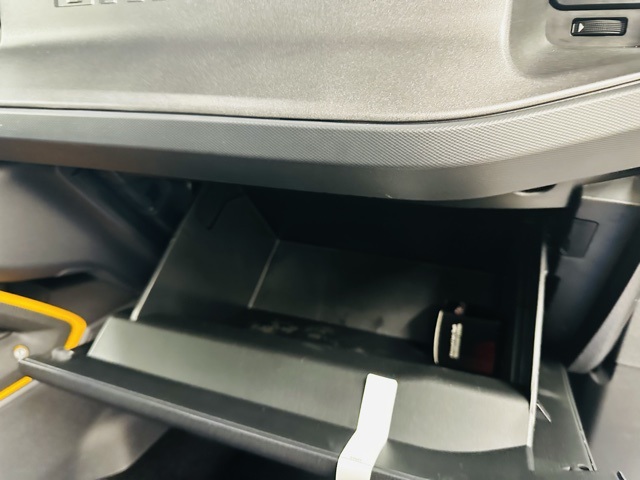 Vehicle image 14 of 43