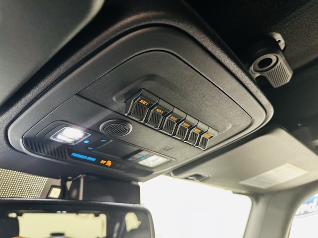 Vehicle image 41 of 43