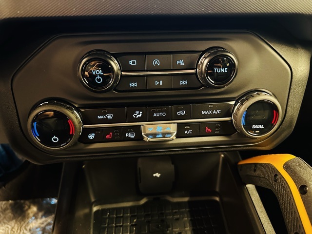 Vehicle image 30 of 43