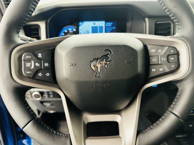 Vehicle image 36 of 43