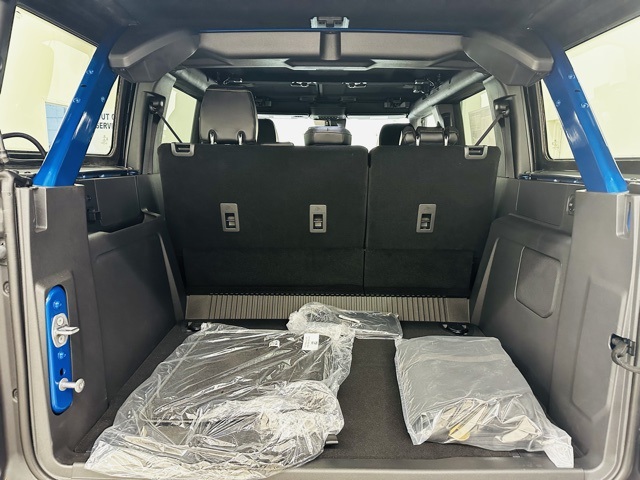 Vehicle image 21 of 43