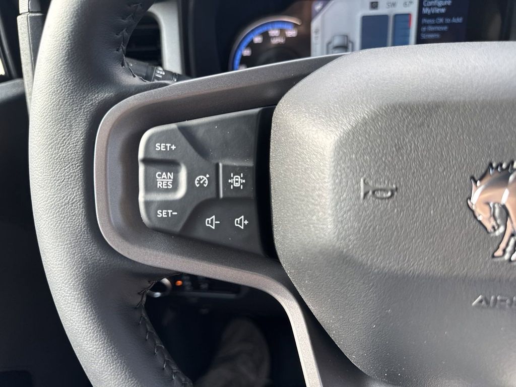 Vehicle image 13 of 23