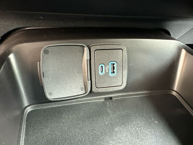 Vehicle image 22 of 31