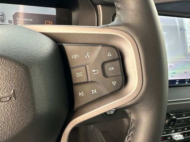 Vehicle image 25 of 31