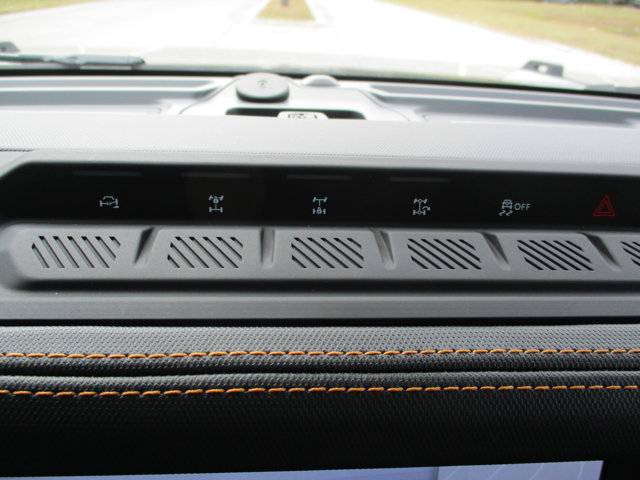 Vehicle image 18 of 25