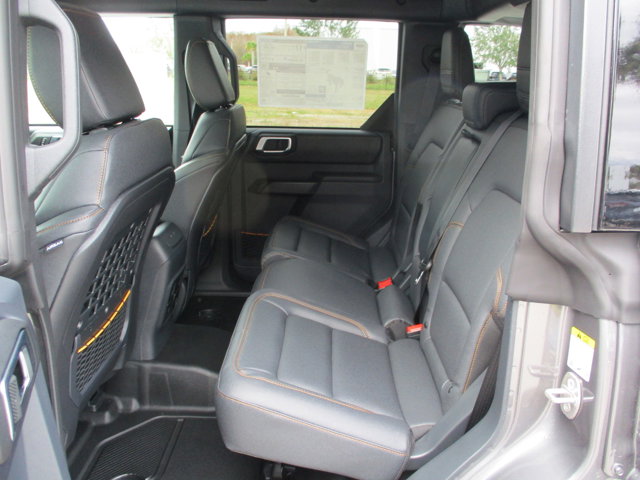 Vehicle image 21 of 25