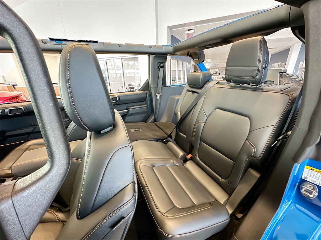 Vehicle image 13 of 17