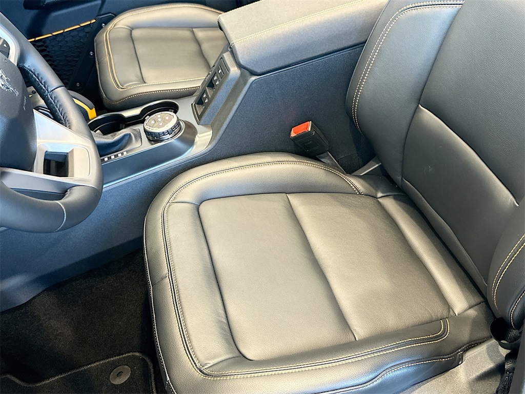 Vehicle image 11 of 17