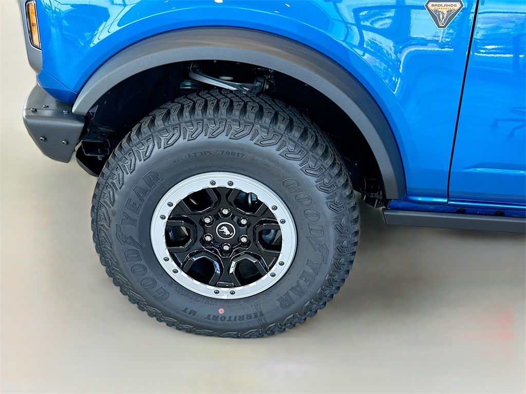 Vehicle image 16 of 17